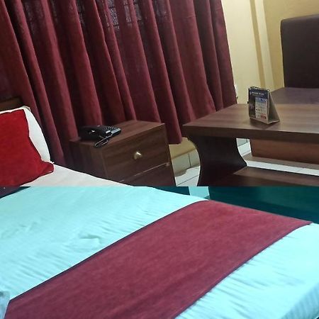 Hotel Royal Chautari, Butwāl Exteriér fotografie