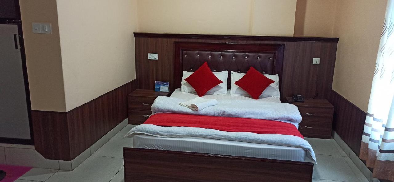 Hotel Royal Chautari, Butwāl Exteriér fotografie